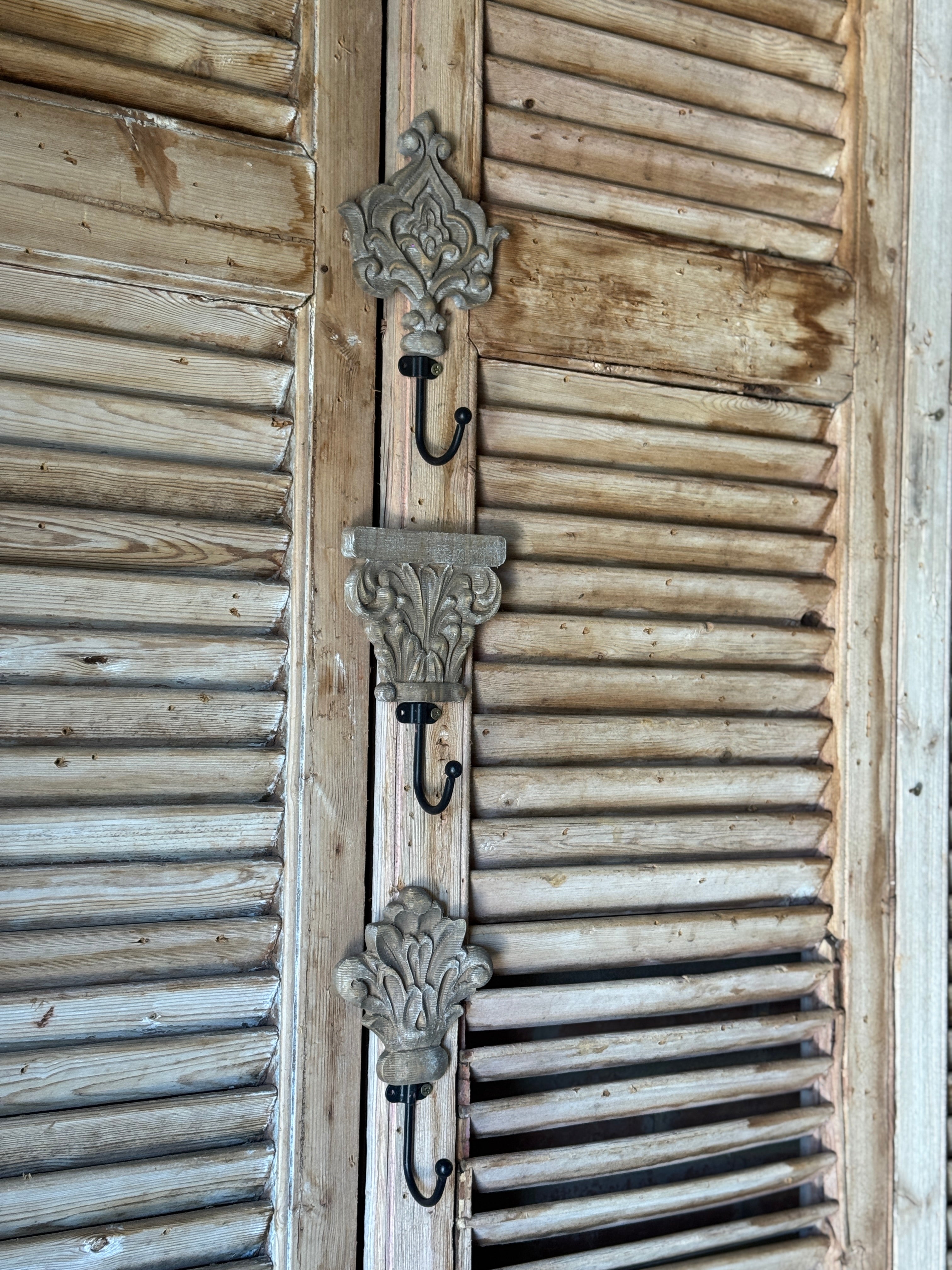 'Palmette Grace' Carved Timber Wall Hook