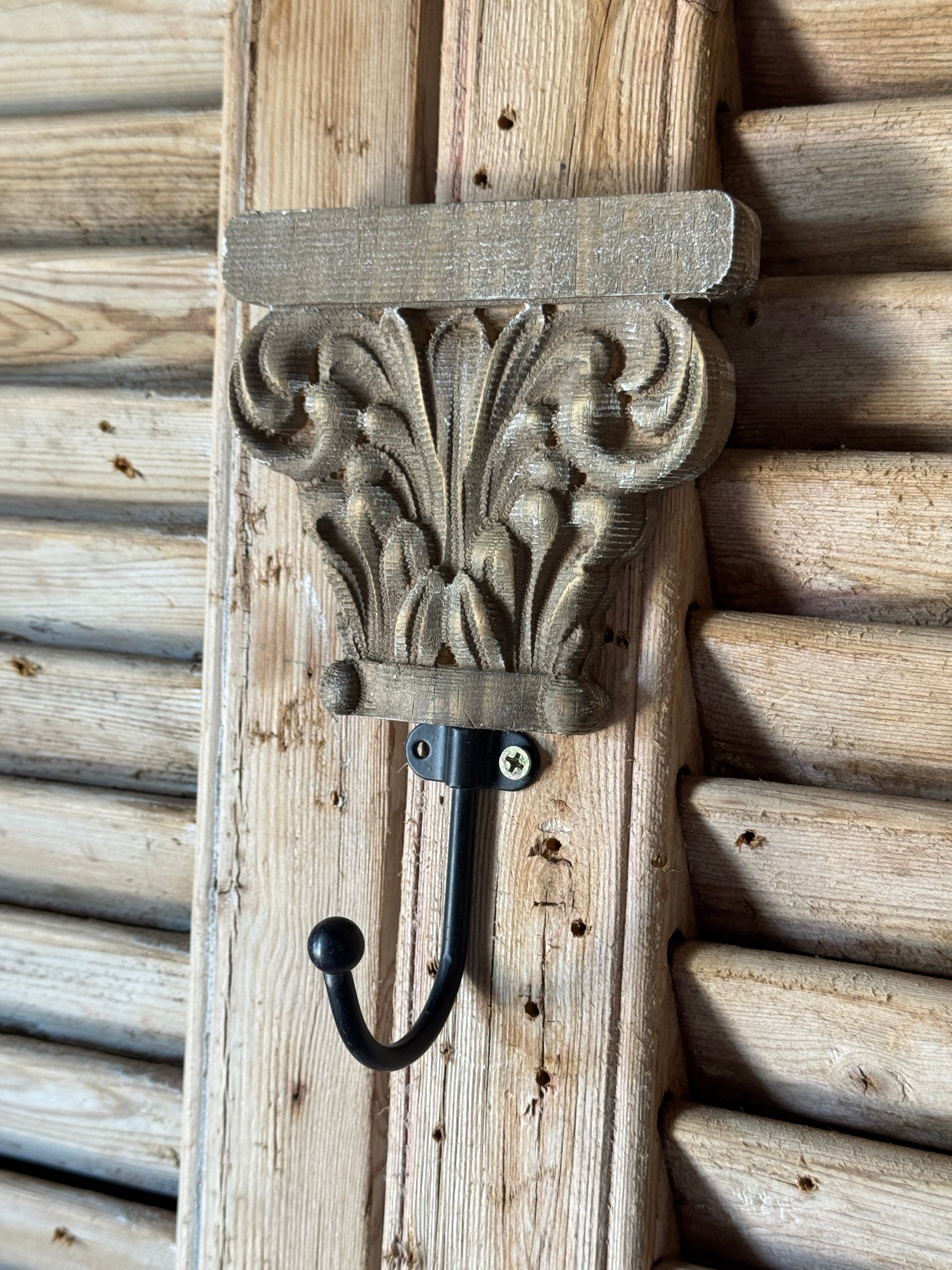 'Corinthian Crest' Carved Timber Wall Hook