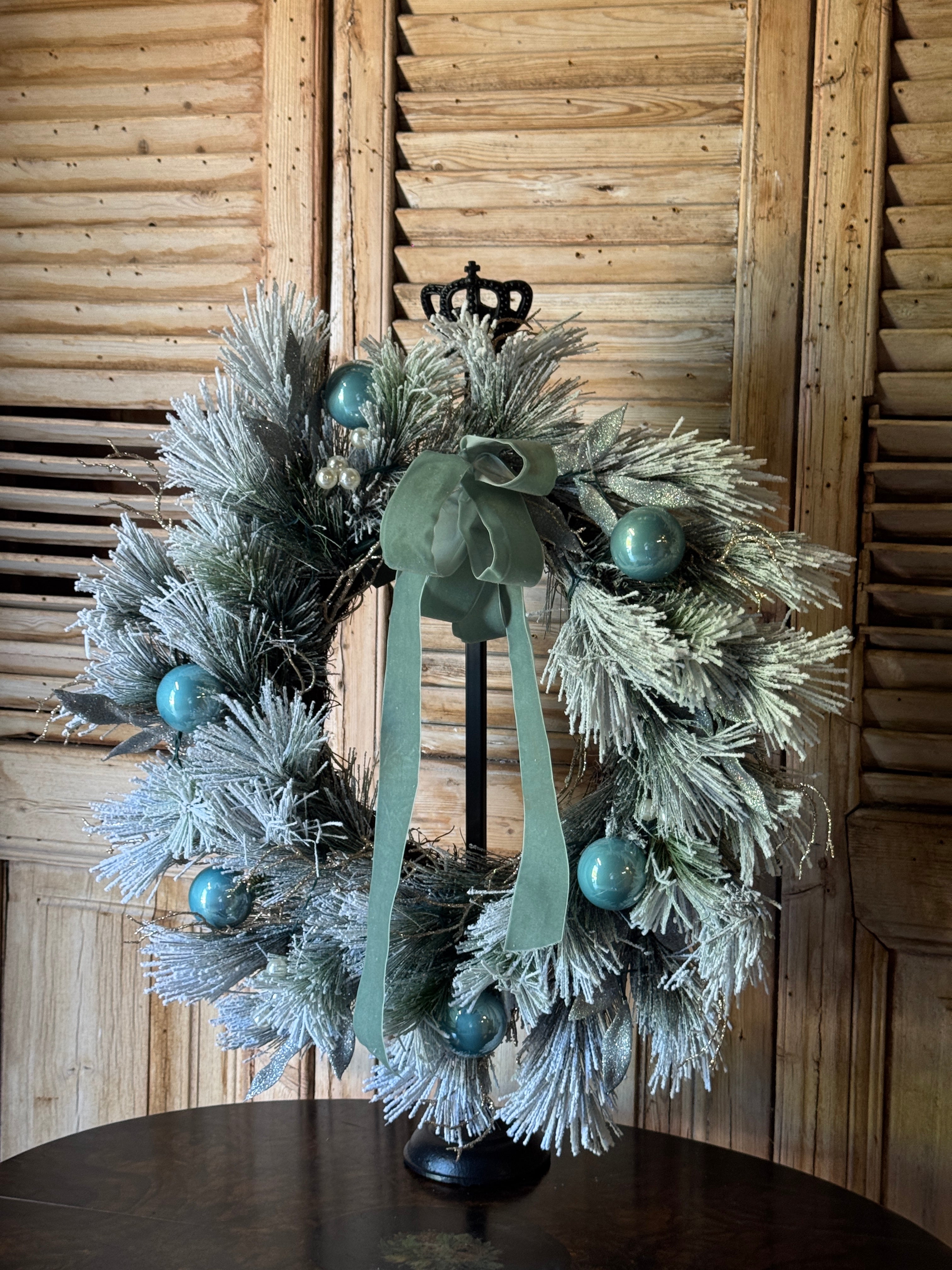 Metal Crown Wreath Stand