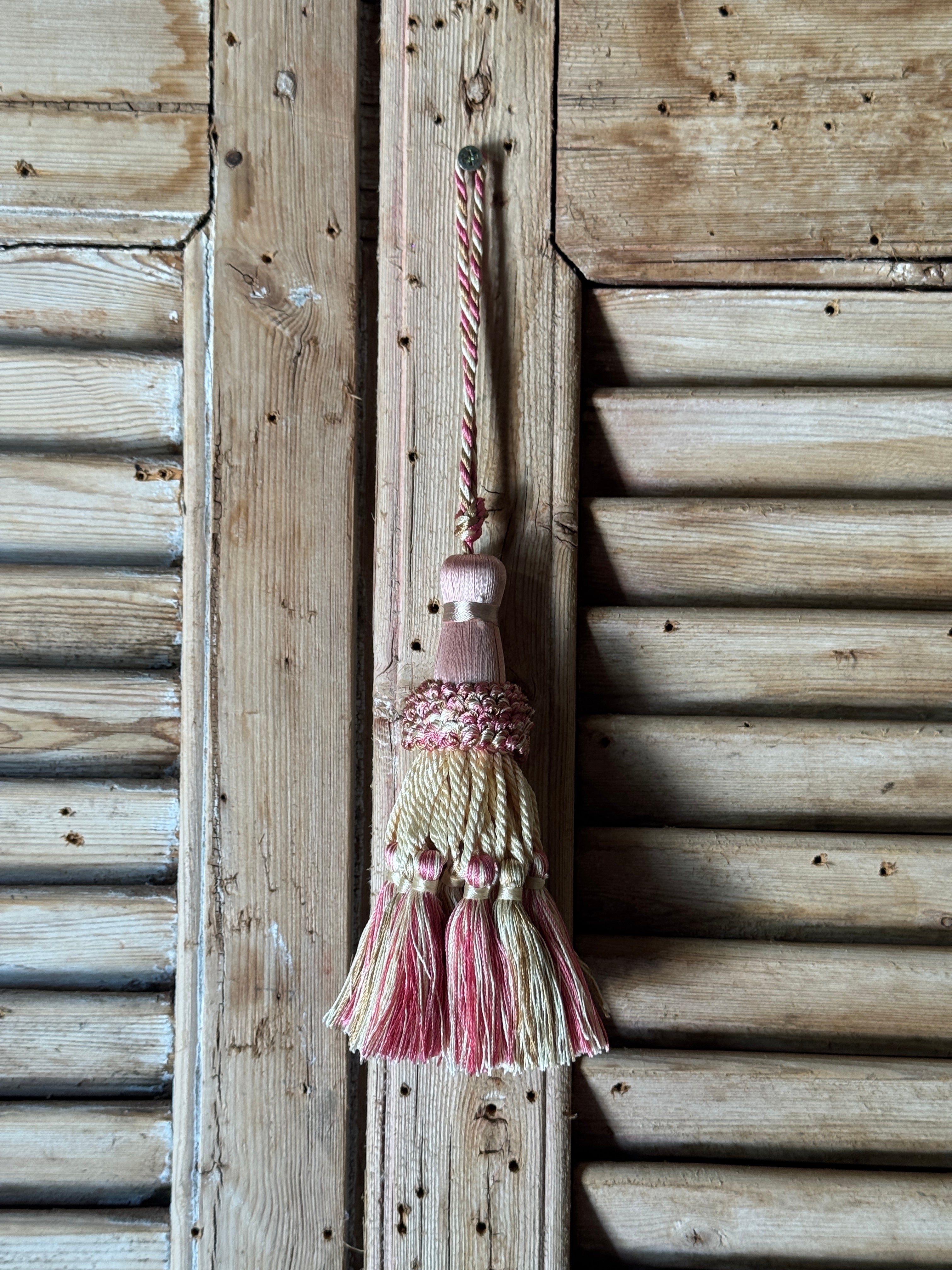 Medium Tassel - 2 Colours