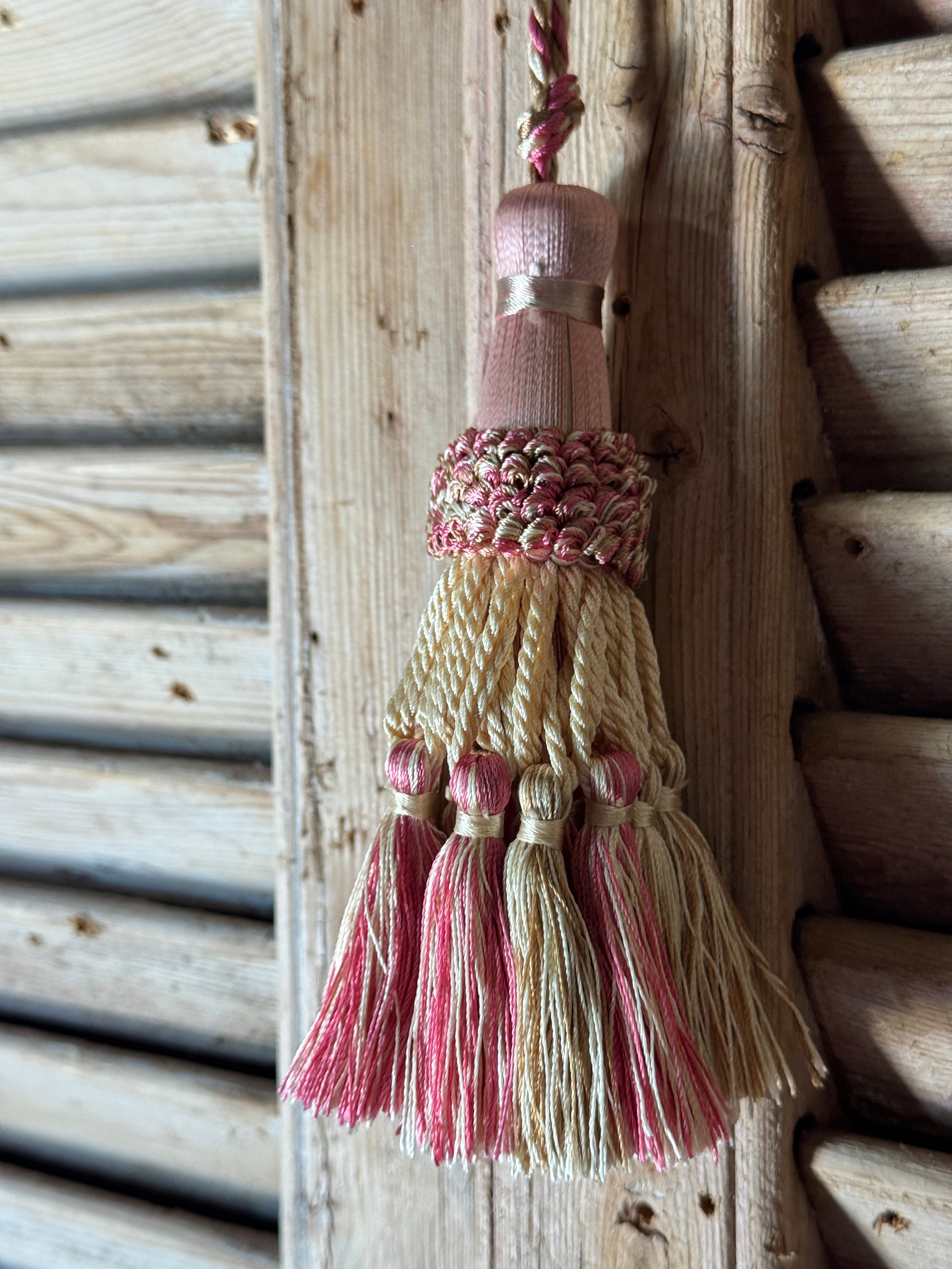 Medium Tassel - 2 Colours