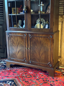 Vintage Traditional Display Cabinet
