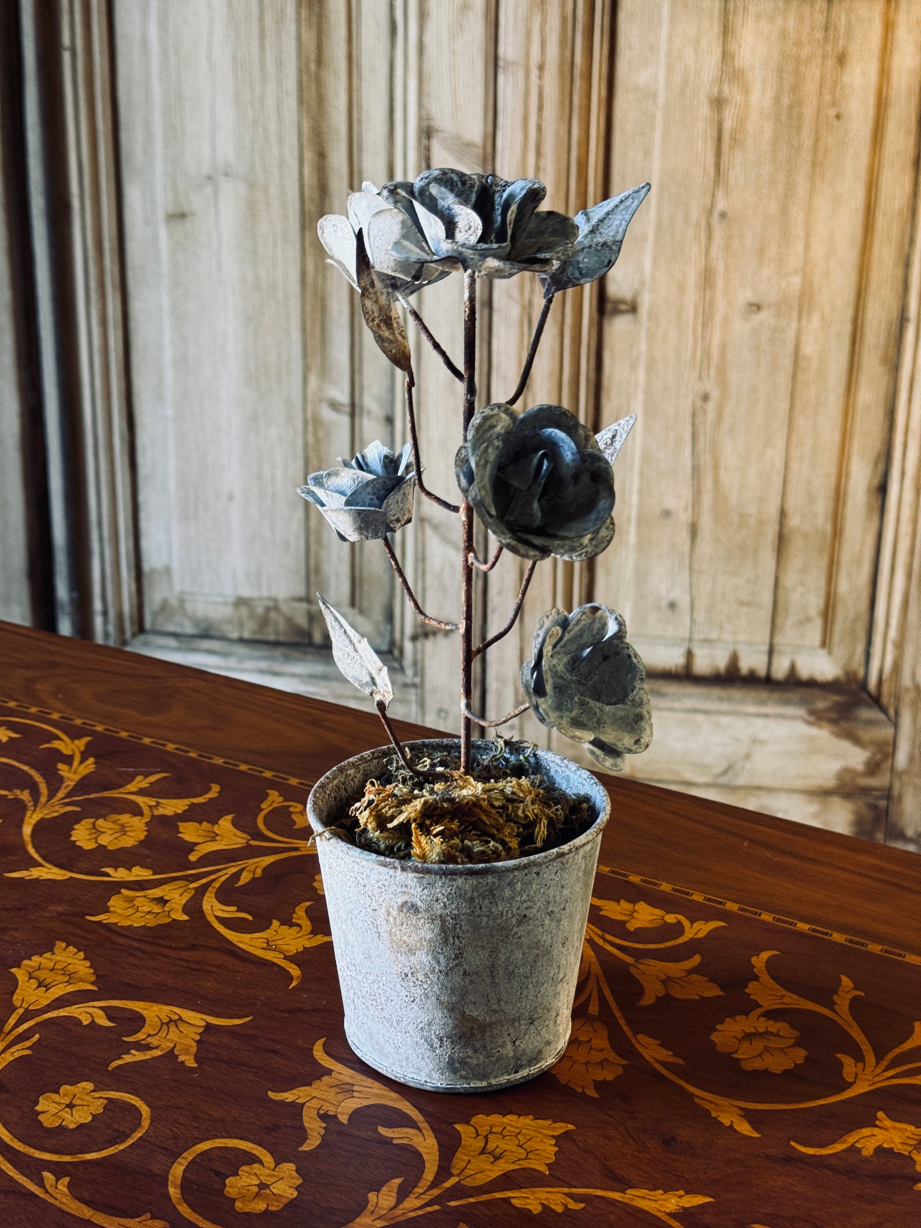 Objet Des Fleur Metal Floral Pot