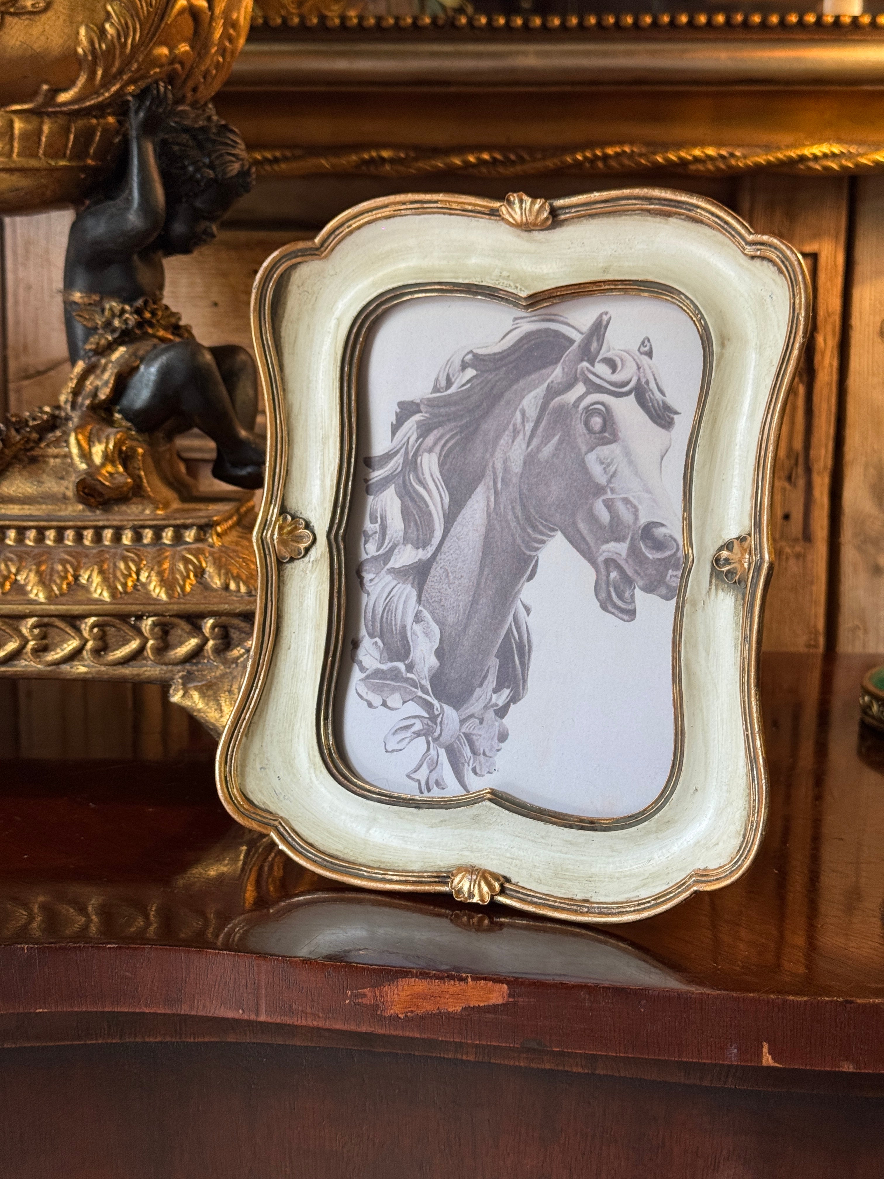 Classic Curved Gilt Photo Frame