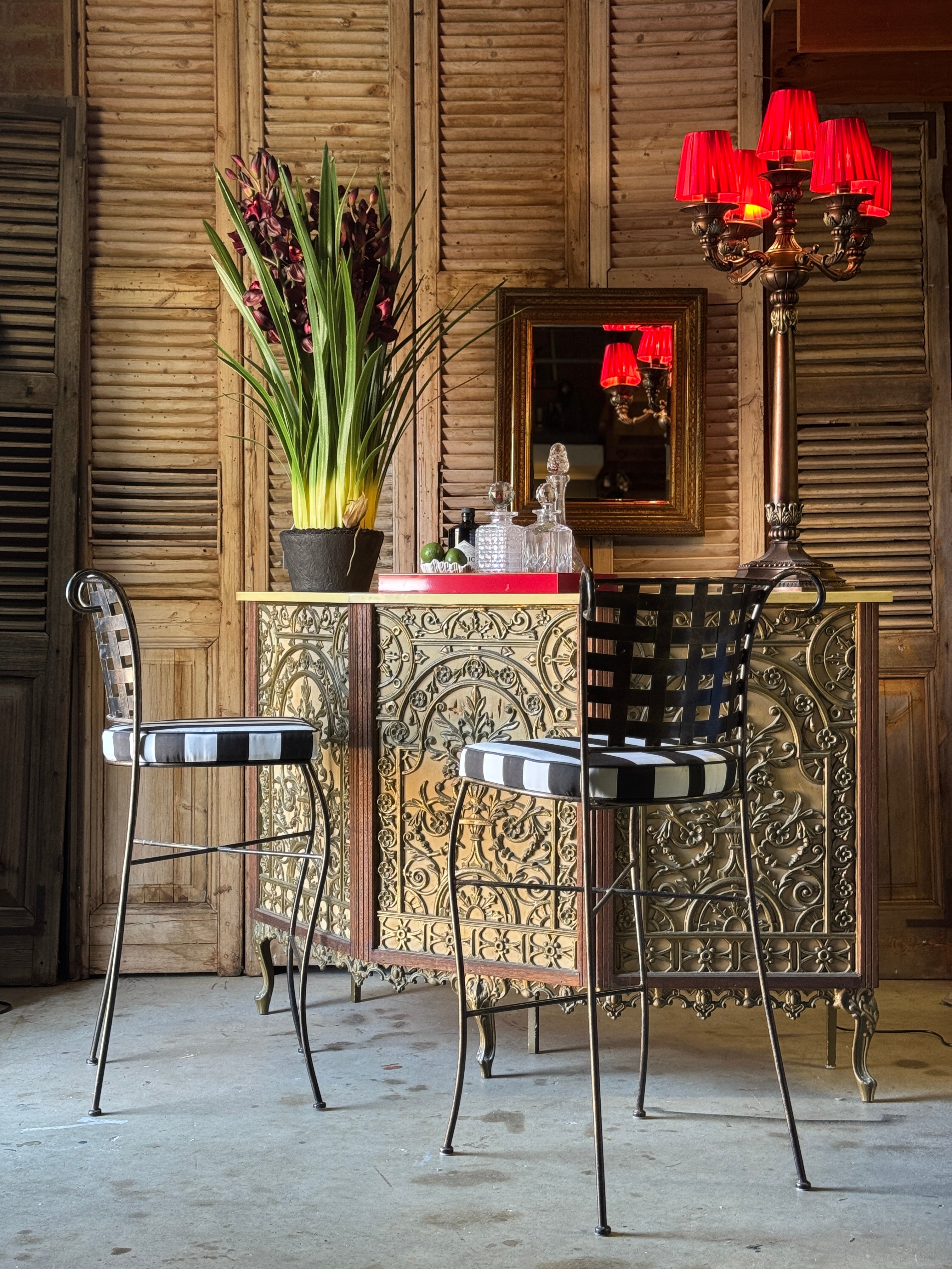 Vintage 1920s Style Bar
