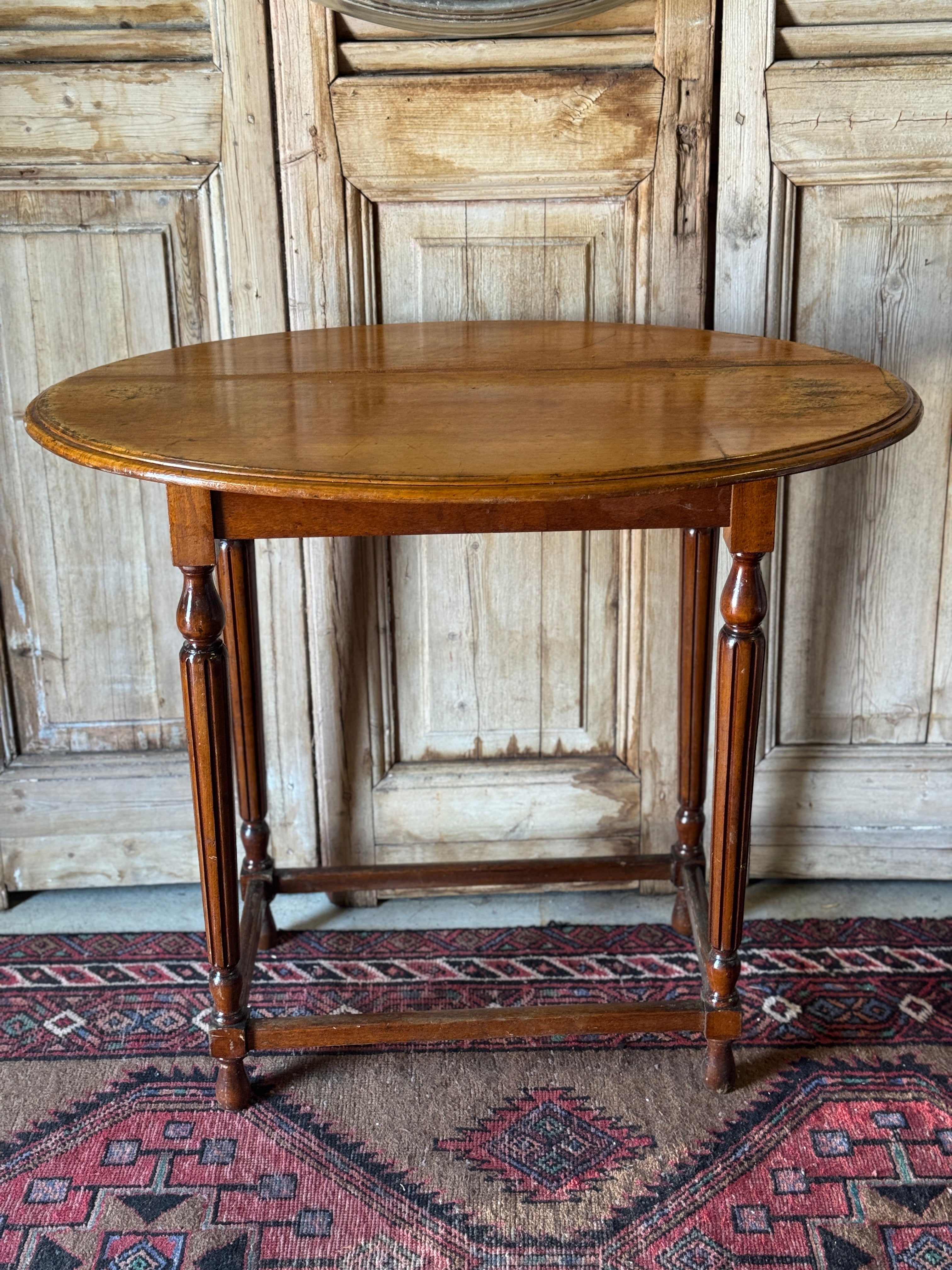 Vintage Oak Oval Side Table on Fluted / Turned Legs