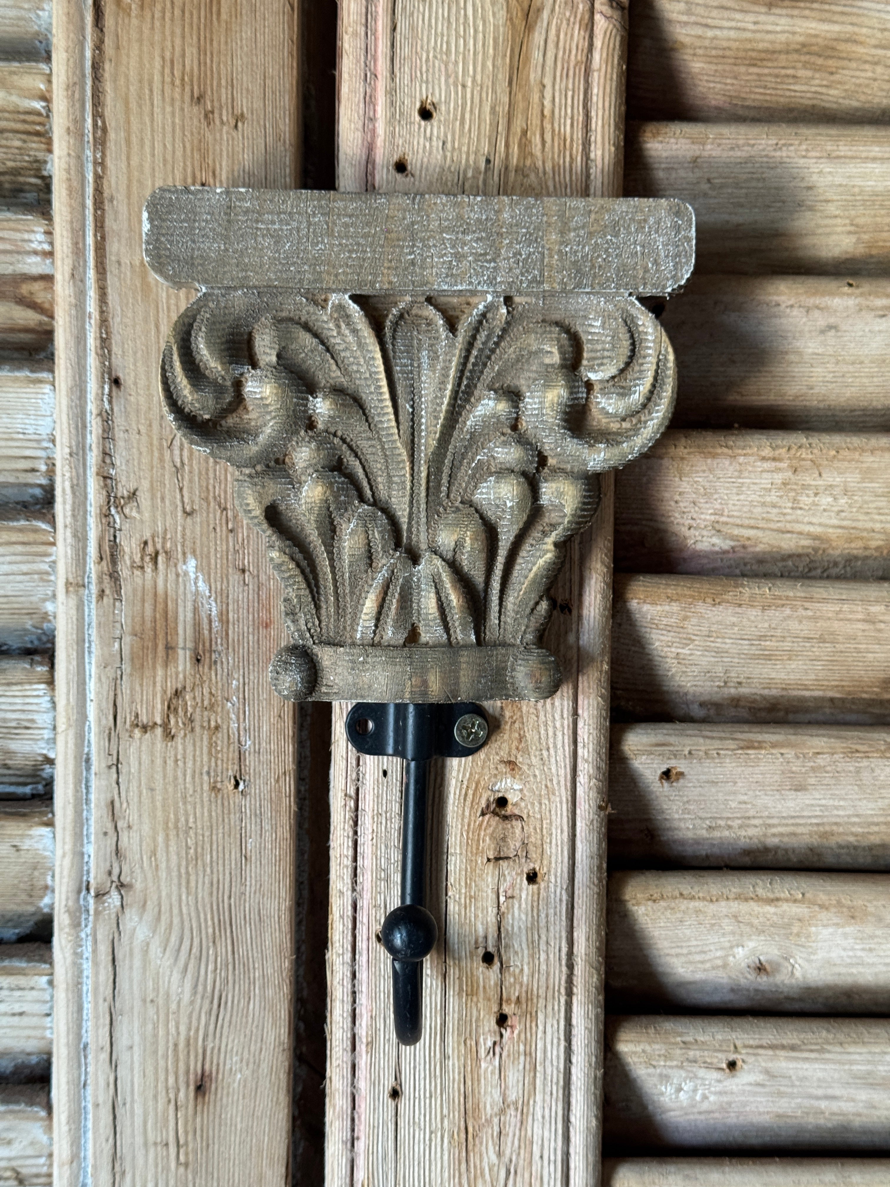 'Corinthian Crest' Carved Timber Wall Hook