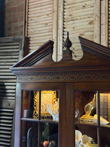 Vintage Traditional Display Cabinet
