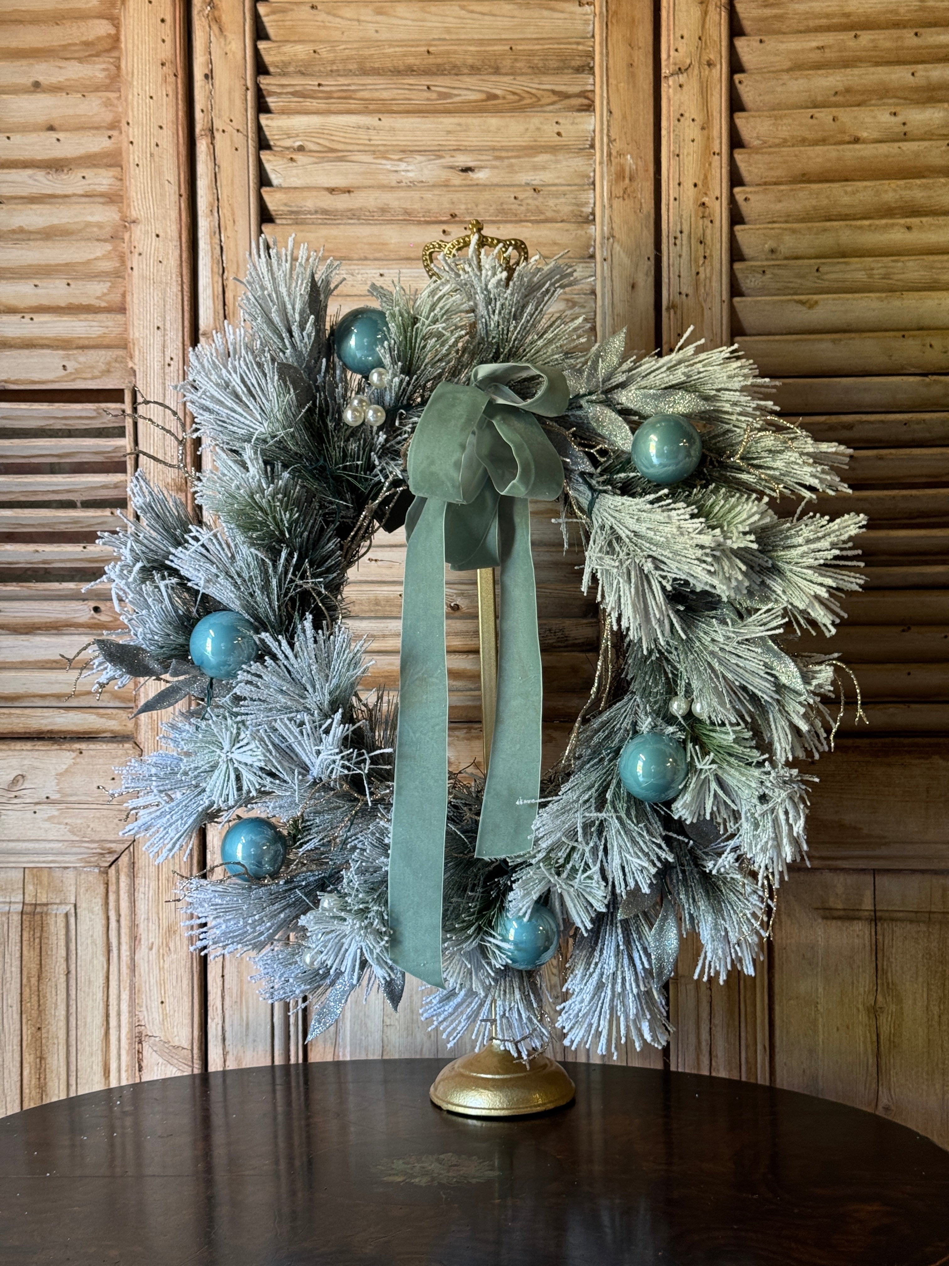 Metal Crown Wreath Stand
