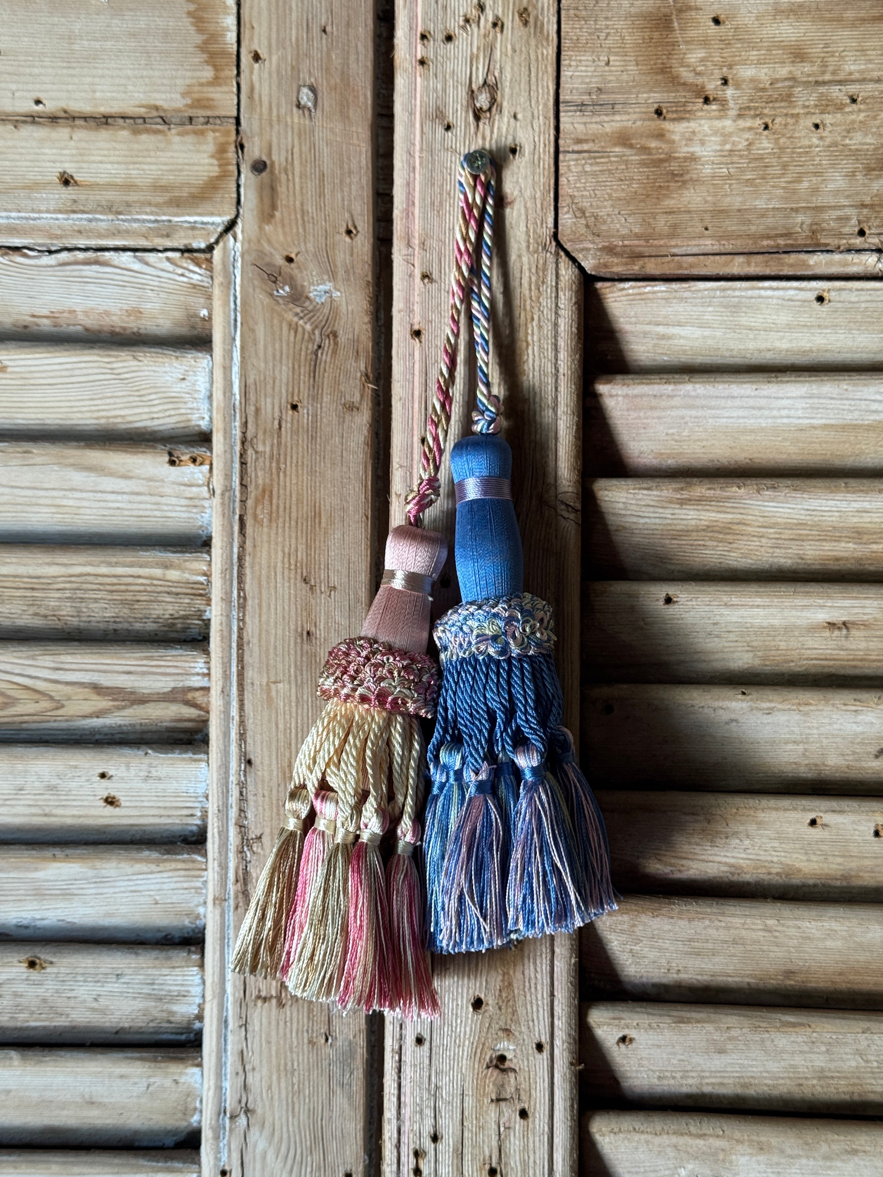 Medium Tassel - 2 Colours