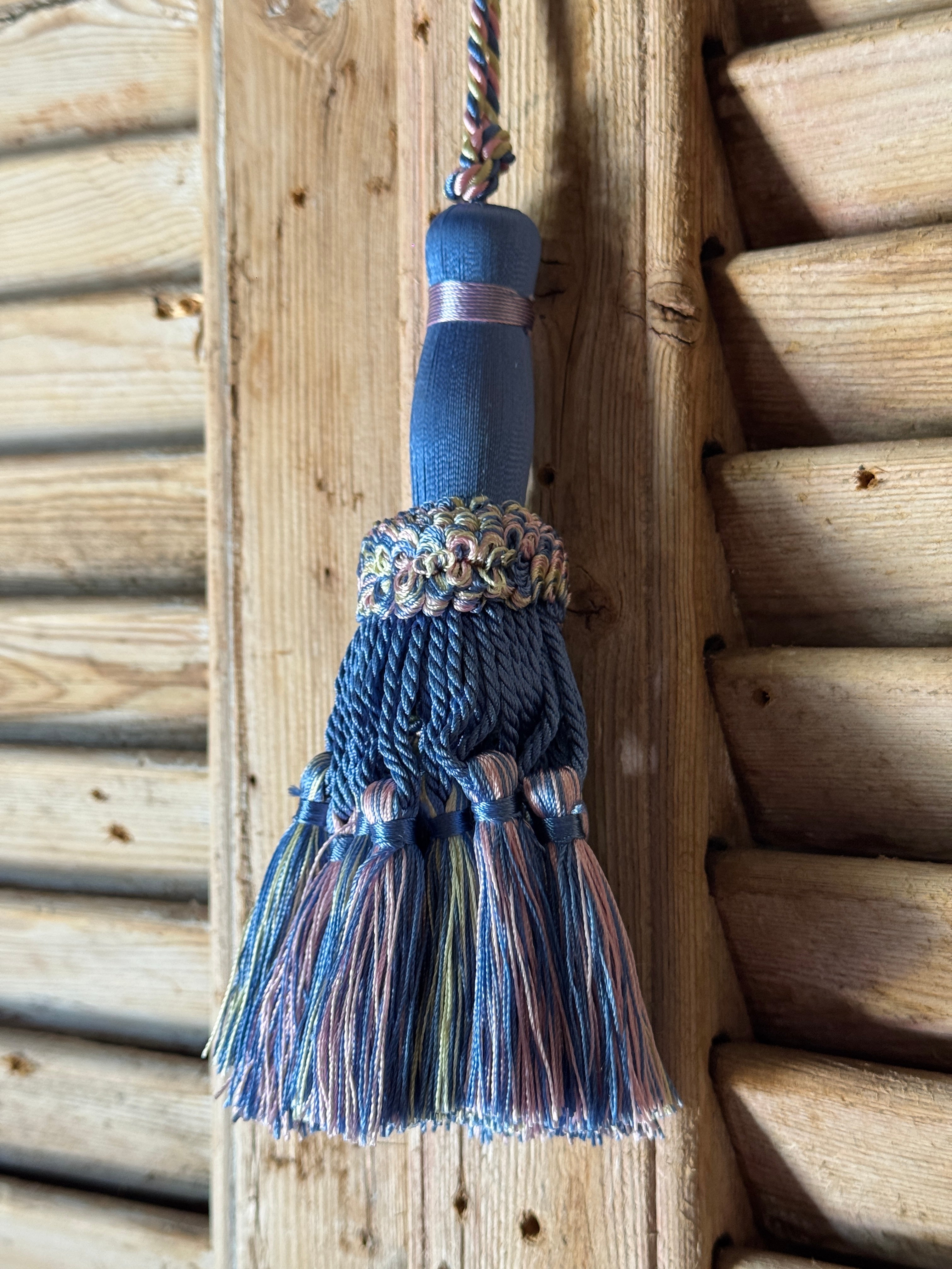 Medium Tassel - 2 Colours