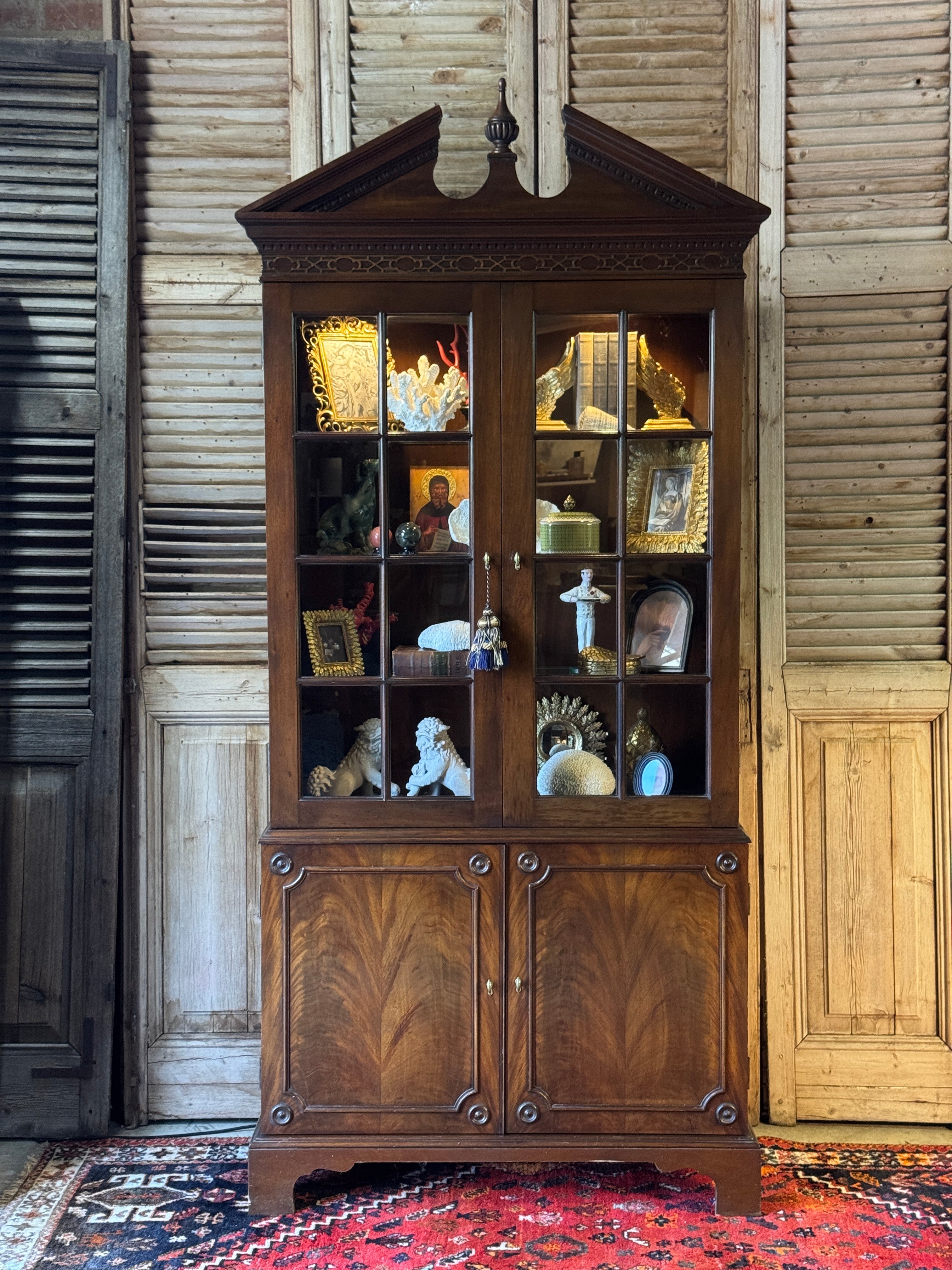Vintage Traditional Display Cabinet