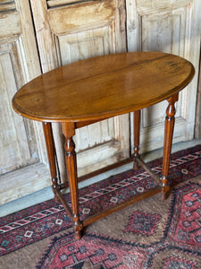 Vintage Oak Oval Side Table on Fluted / Turned Legs