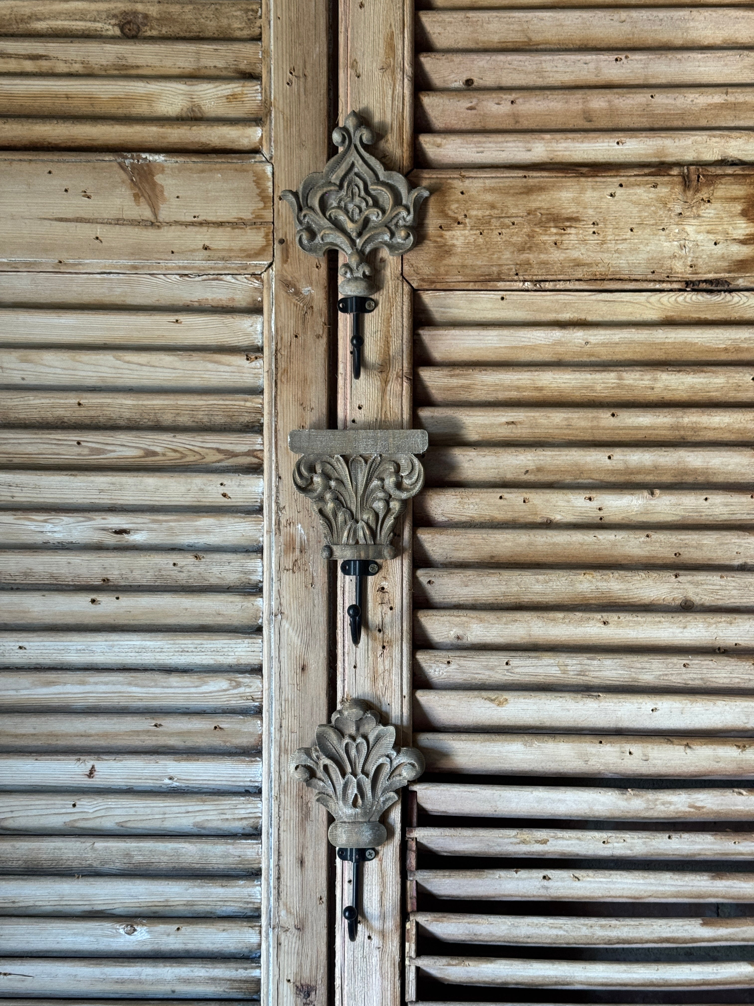 'Palmette Grace' Carved Timber Wall Hook