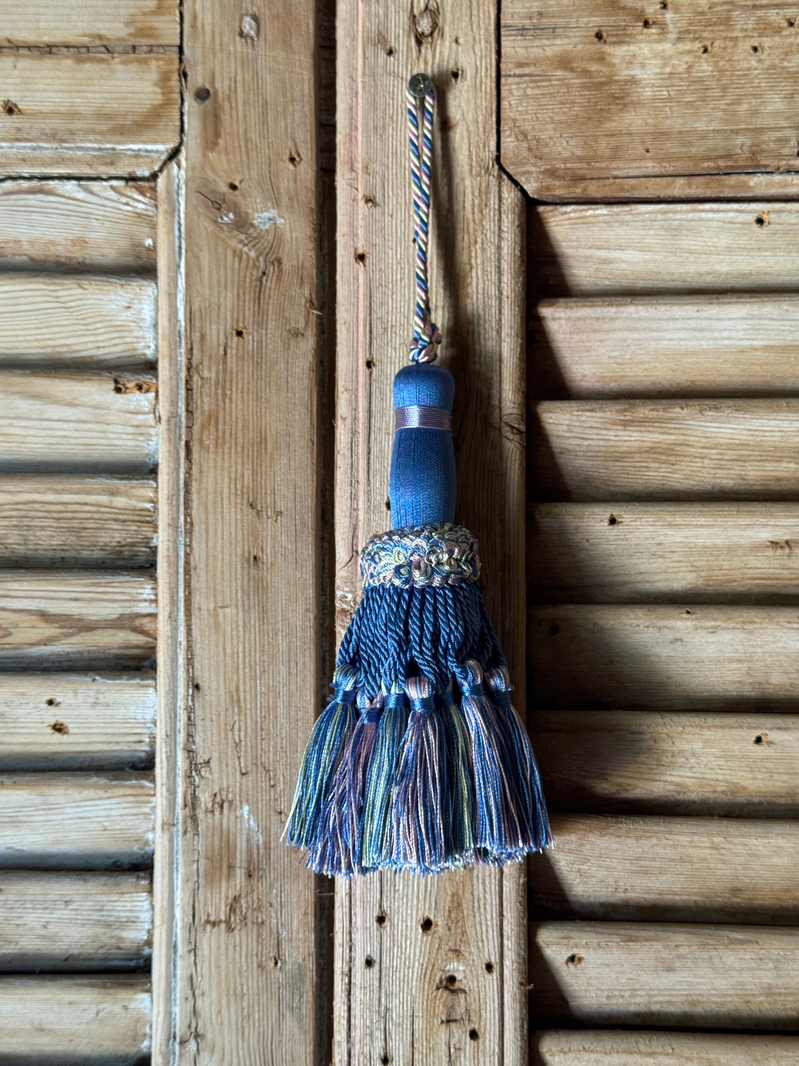Medium Tassel - 2 Colours