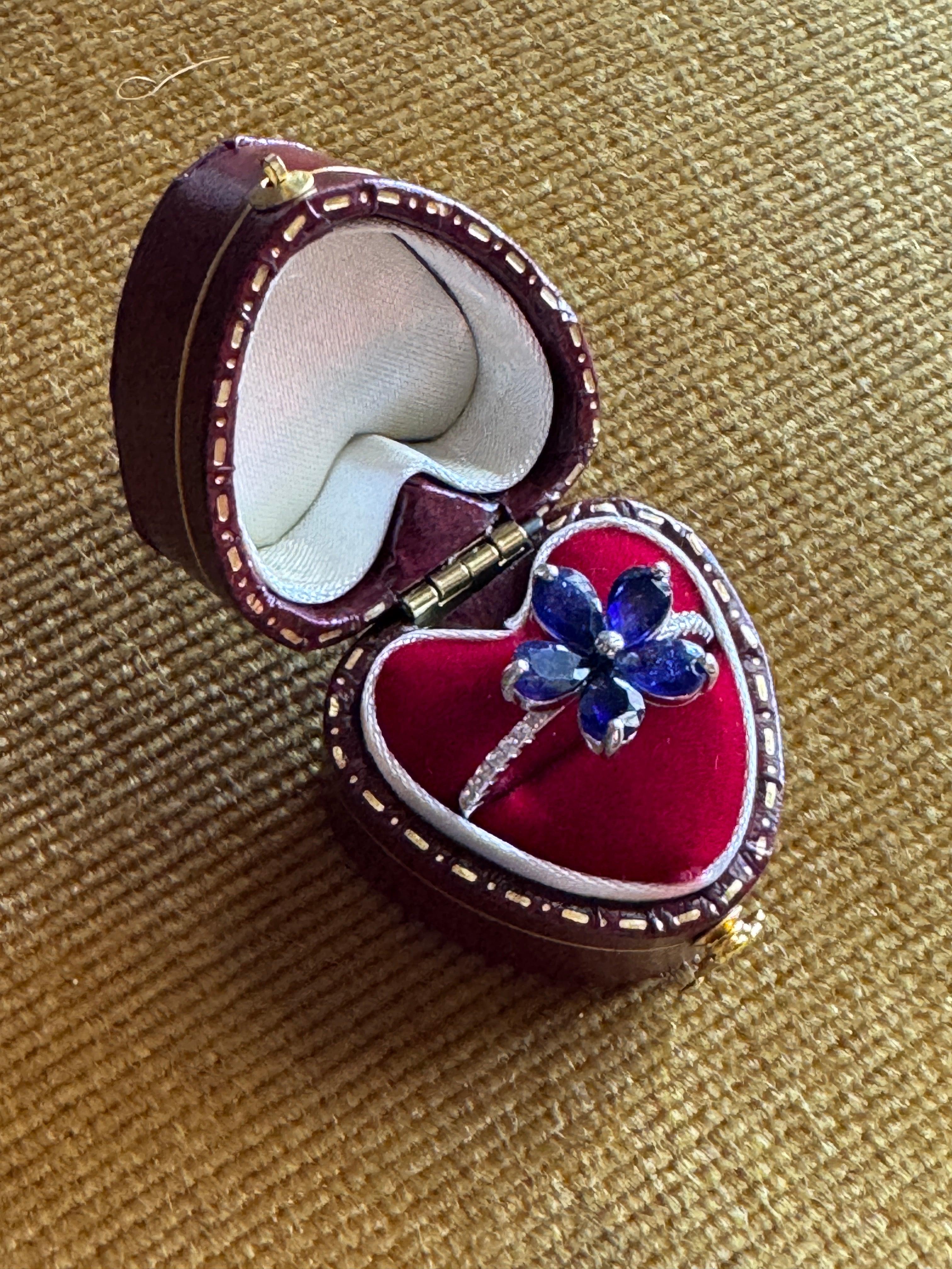 Vintage Sterling Silver Blue Sapphire Floral Ring