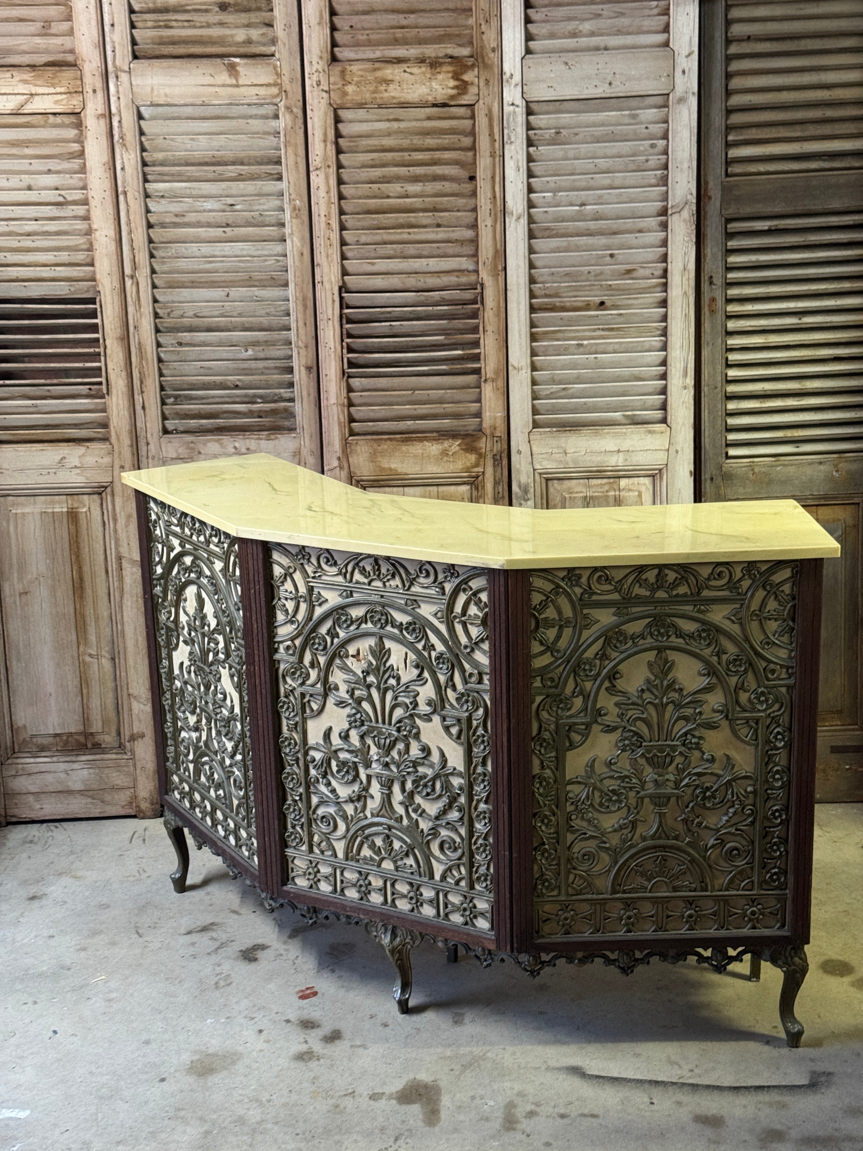 Vintage 1920s Style Bar
