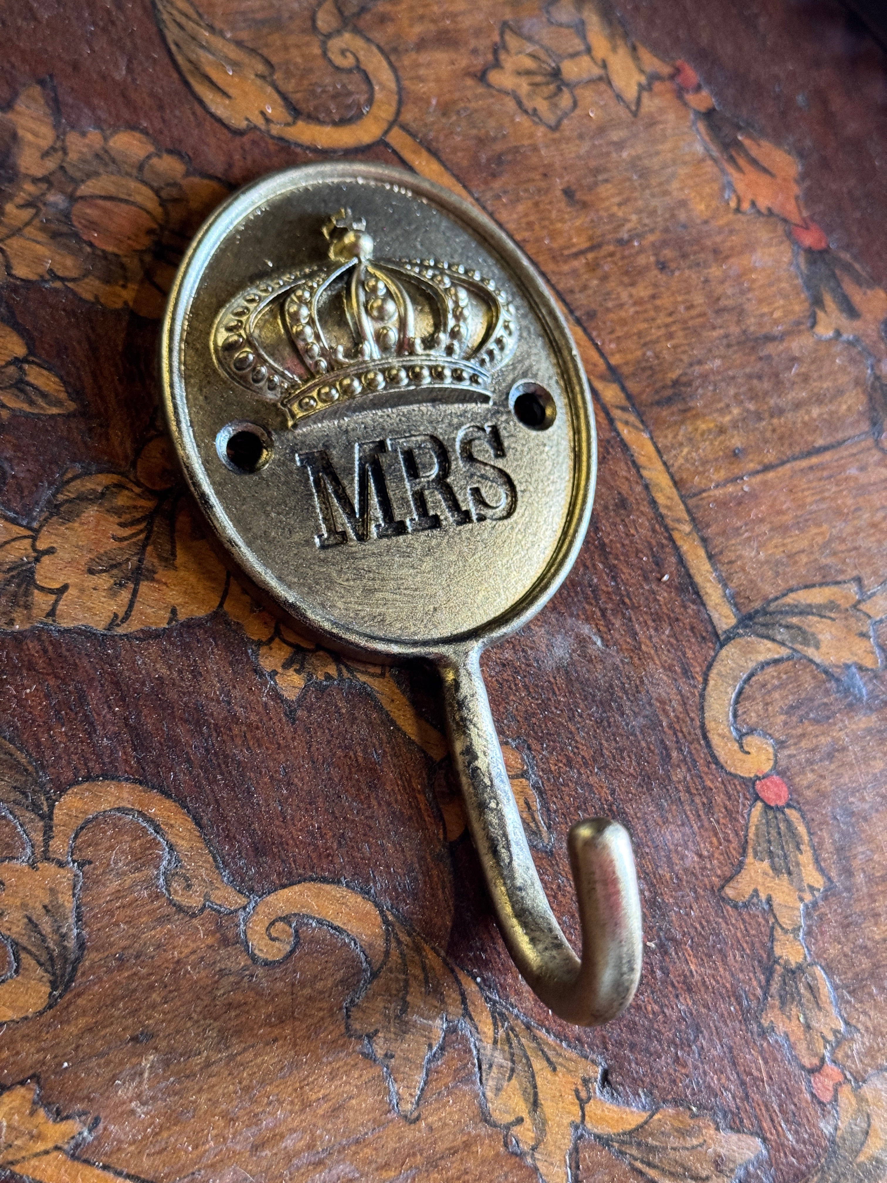 Cast Metal “Mr & Mrs” Wall Hooks
