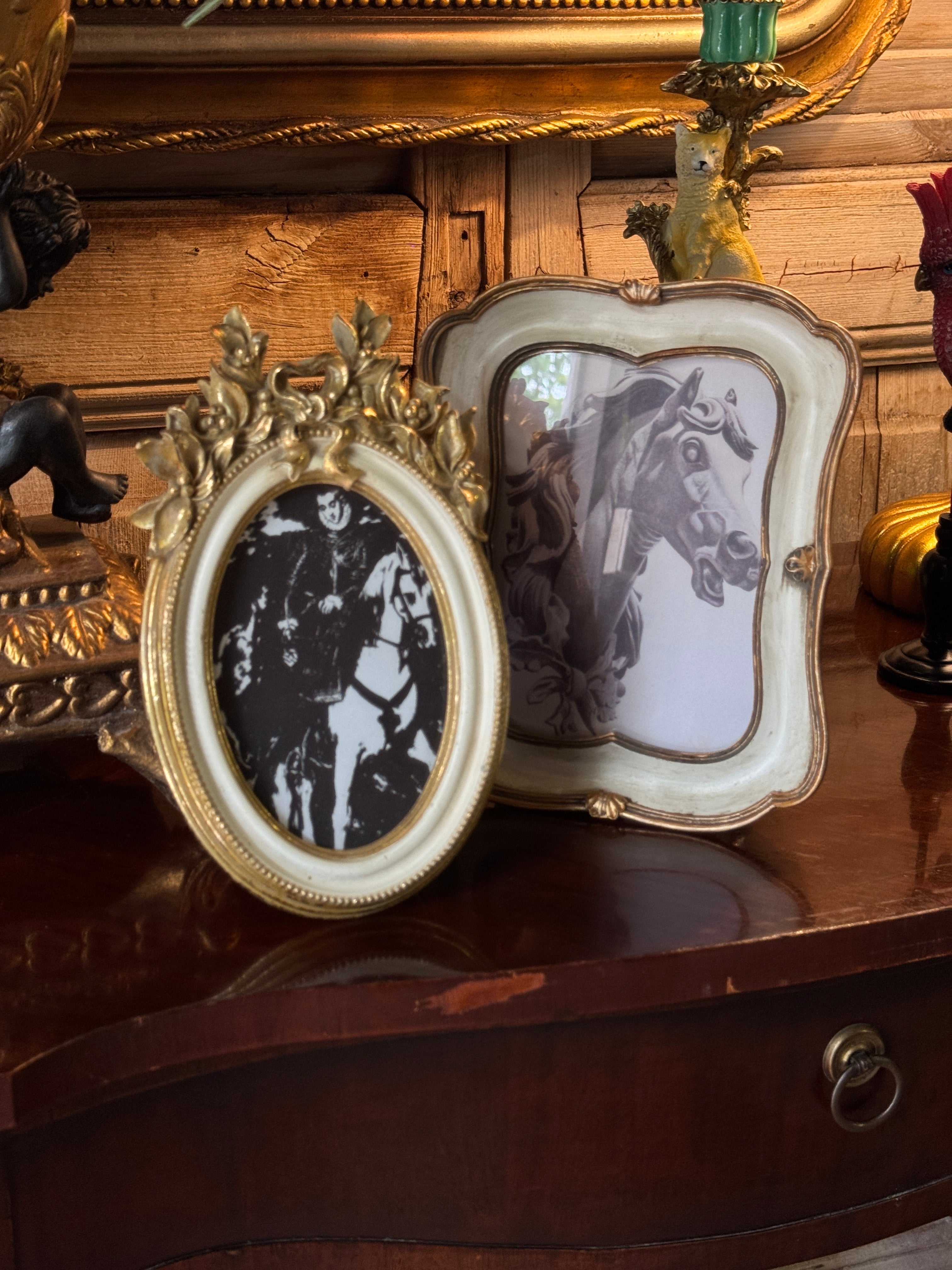 Classic Curved Gilt Photo Frame