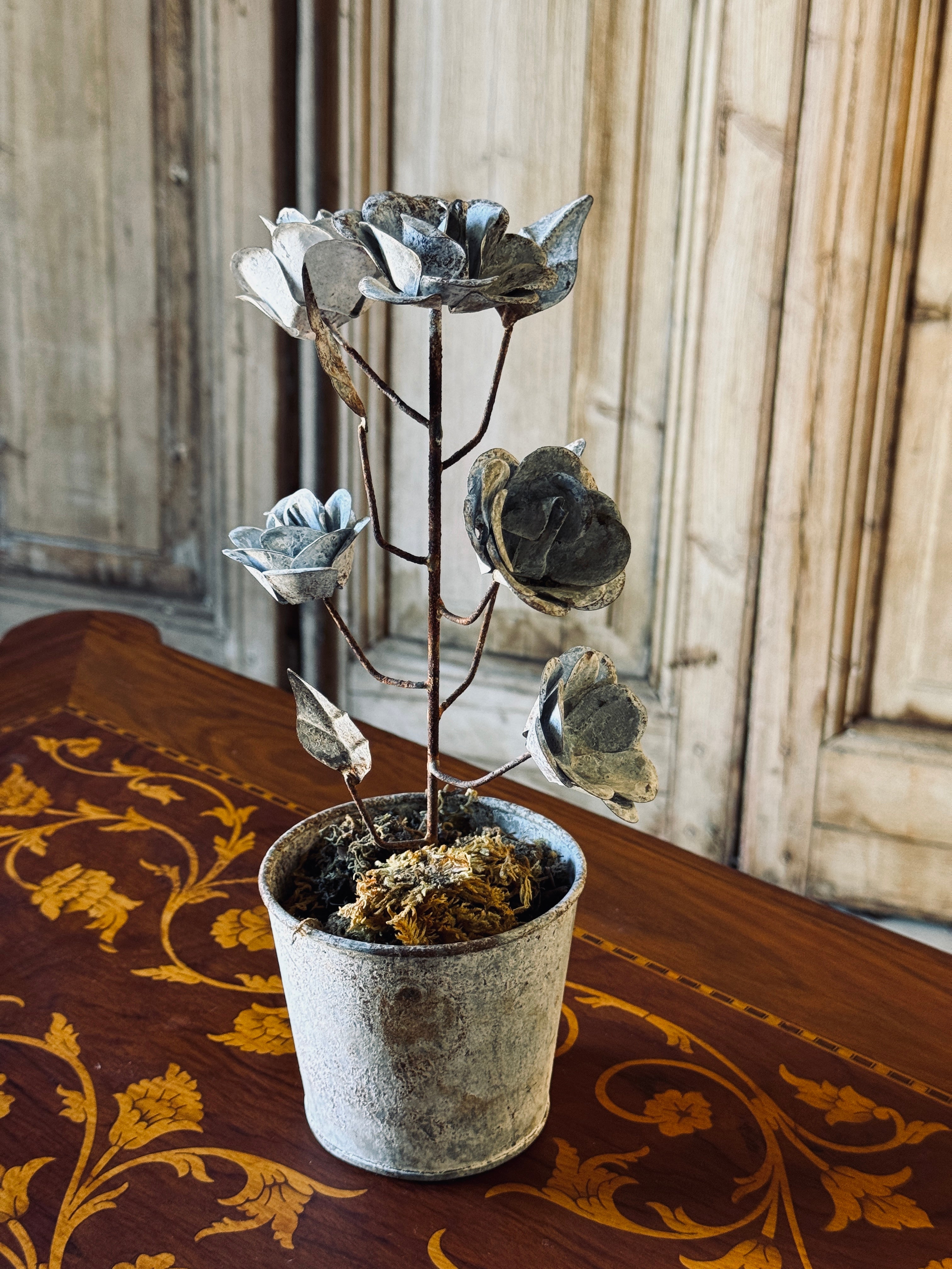 Objet Des Fleur Metal Floral Pot