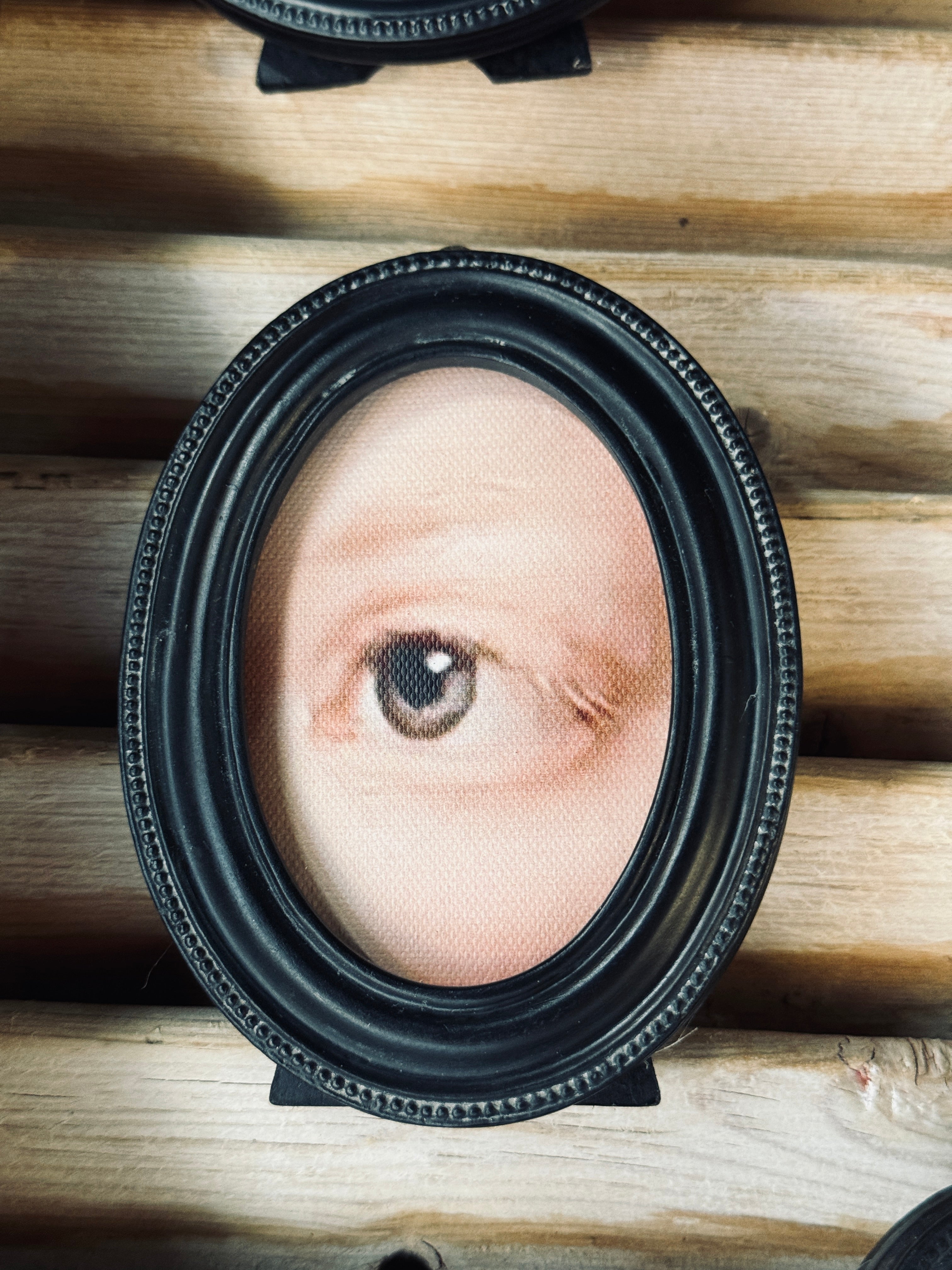 Mini Framed Eye (oval grey)