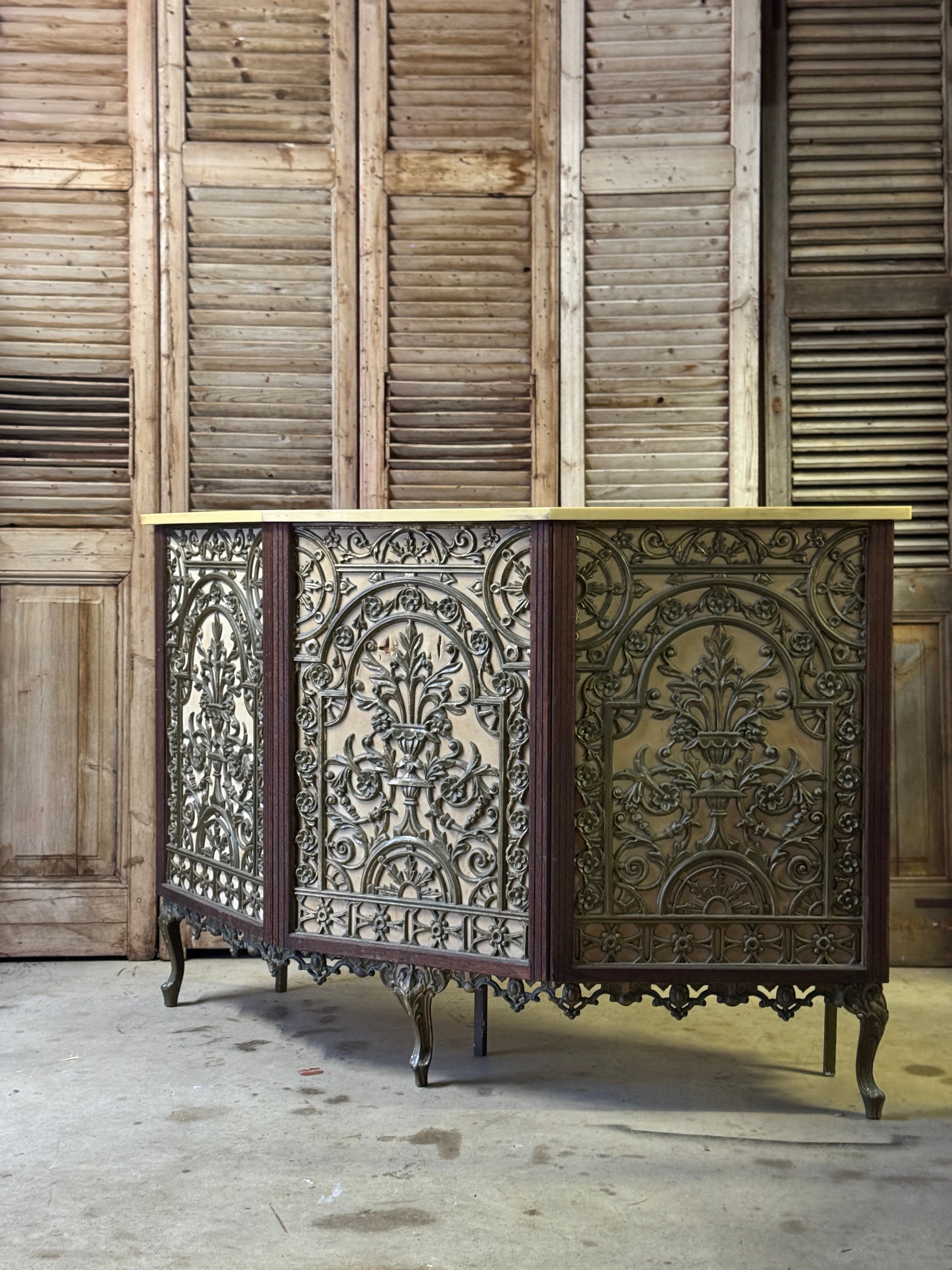 Vintage 1920s Style Bar