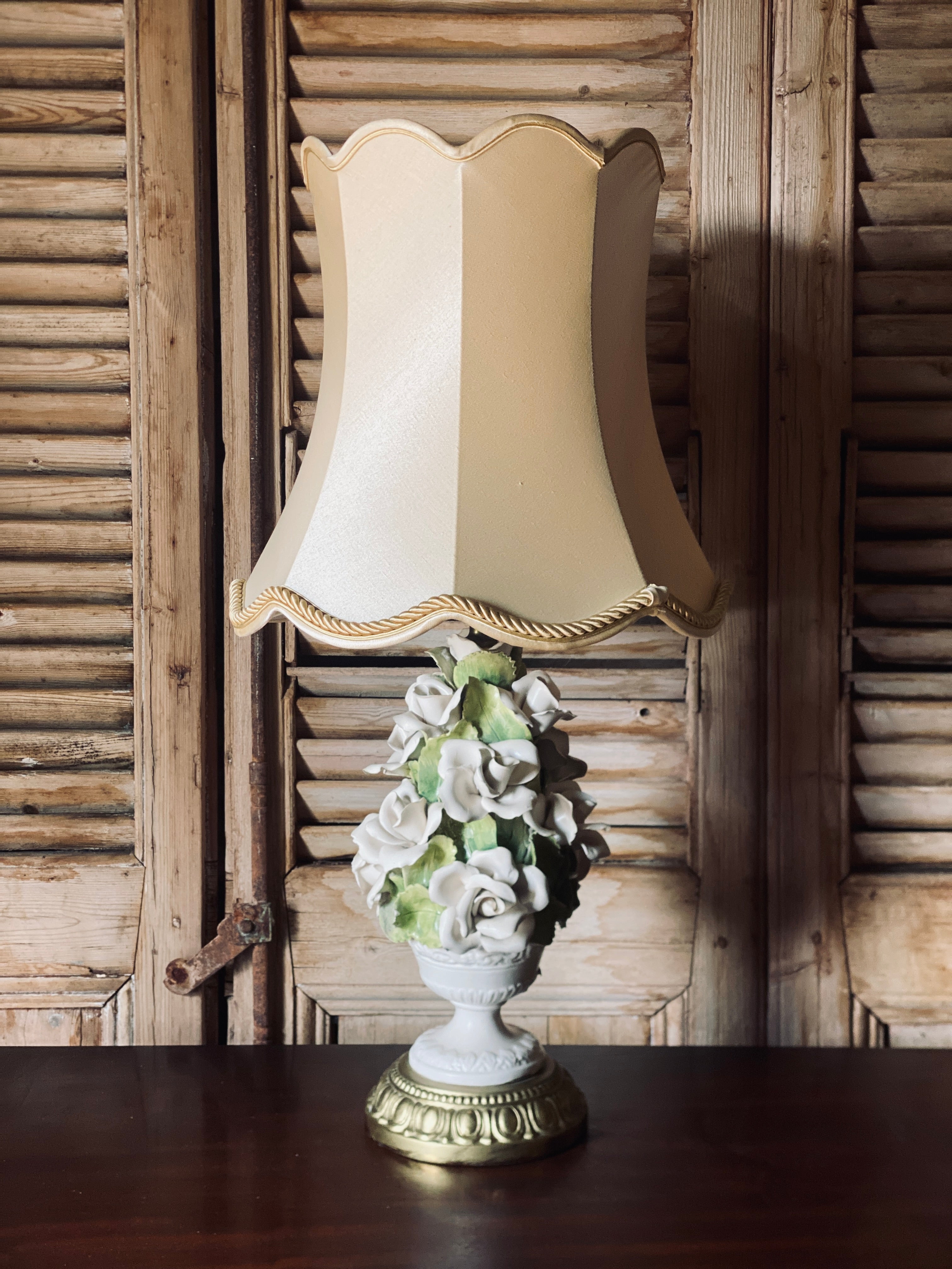 Floral on sale ceramic lamp